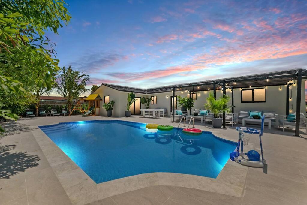 Exclusive Retreat 5br, Heated Pool, Games, Bbq And Fun L71 Holiday home Miami