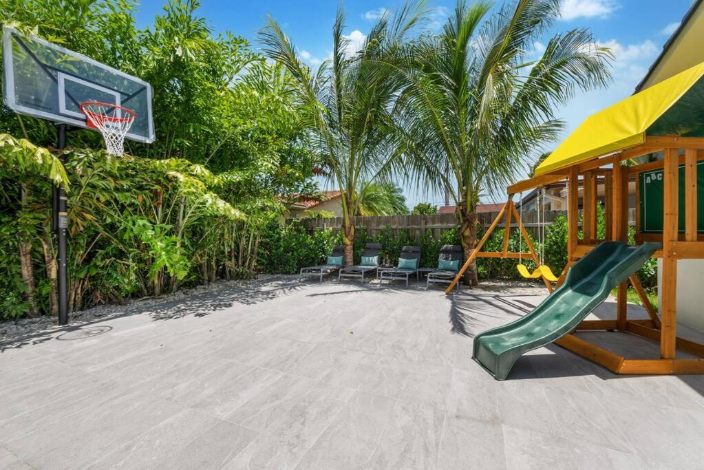 Holiday home Exclusive Retreat 5br, Heated Pool, Games, Bbq And Fun L71