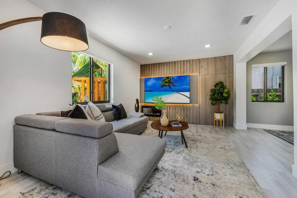 Exclusive Retreat 5br, Heated Pool, Games, Bbq And Fun L71