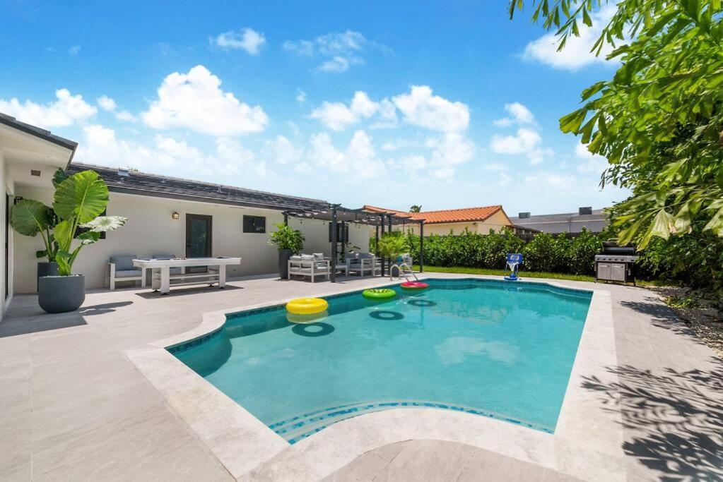 Holiday home Exclusive Retreat 5br, Heated Pool, Games, Bbq And Fun L71