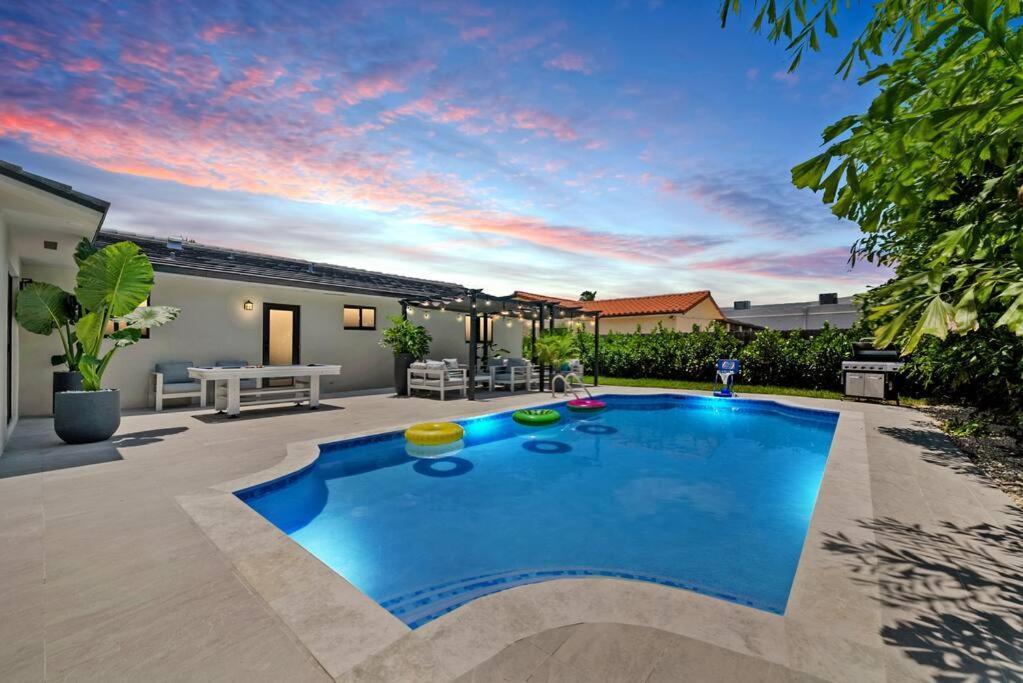 Holiday home Exclusive Retreat 5br, Heated Pool, Games, Bbq And Fun L71 *